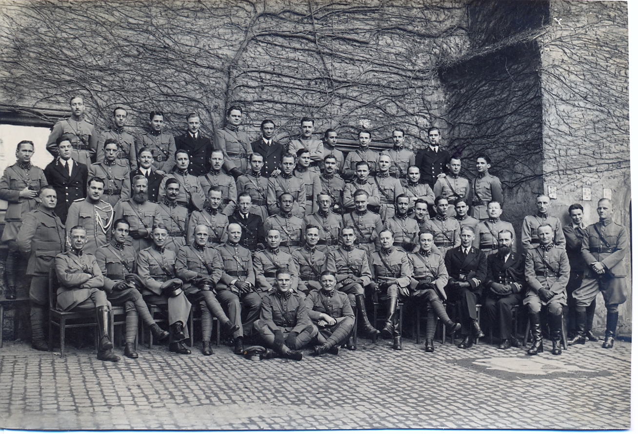 Nederlandse krijgsgevangen in Colditz, maart 1942. Fotograaf onbekend., See page for author, Public domain, via Wikimedia Commons.