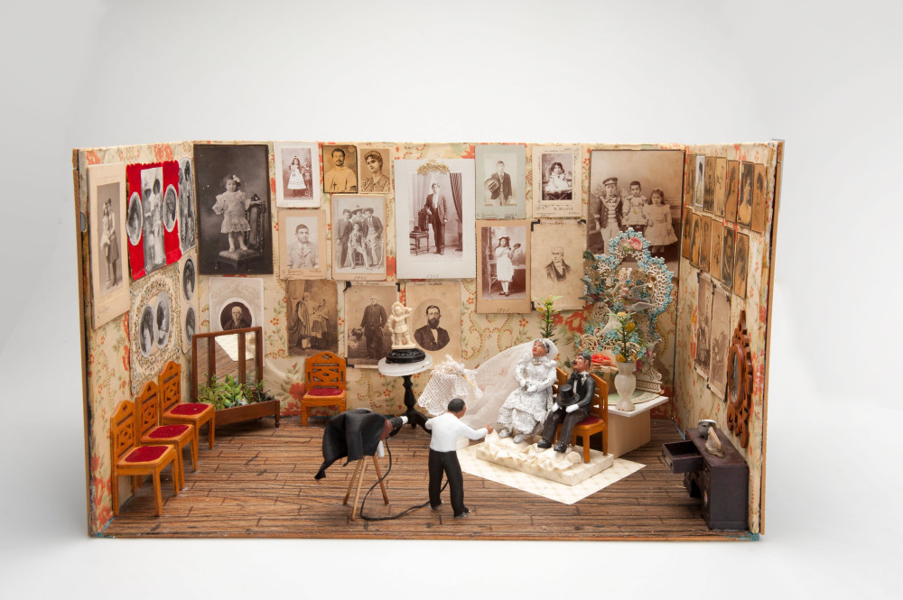 Miniatuurkast van een fotostudio door Juan Mora Pérez